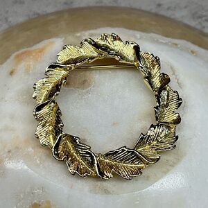 Gerry’s Vintage Signed Gold Leaf Wreath Pin Brooch - Elegant Women's Jewelry